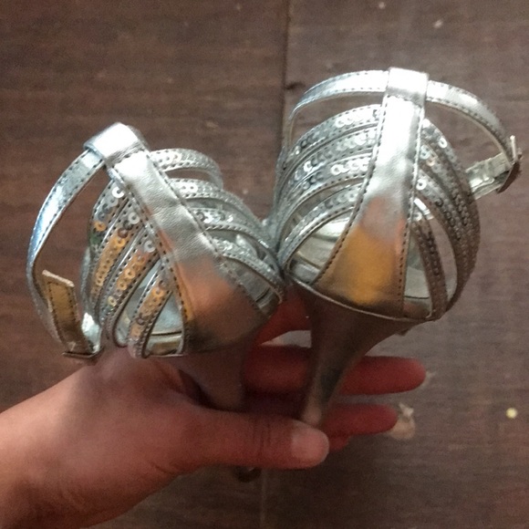 Silver sequenced heels - Picture 3 of 7
